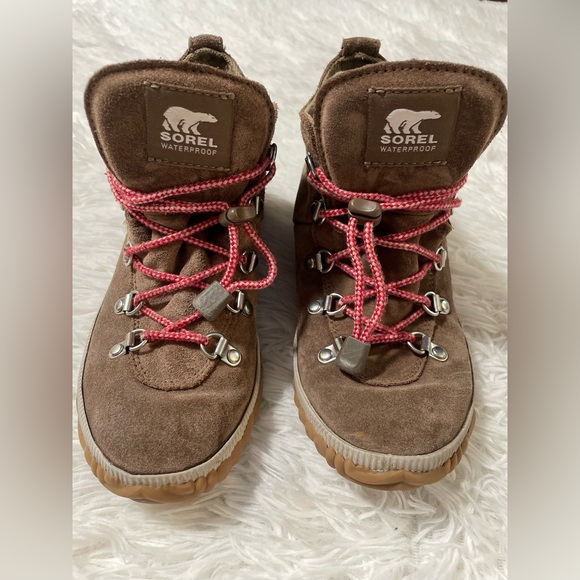 Sorel Youth Kids 4 Out N About Conquest Boots Boys Girls Unisex Waterproof Tan - Picture 1 of 8